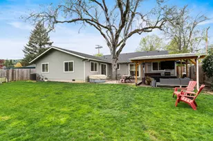 417 NW Midland Ave, Grants Pass, OR 97526 - Photo 45