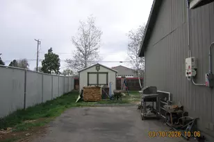 5556 State St, Klamath Falls, OR 97603 - Photo 3