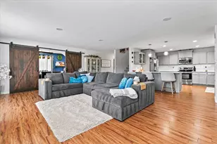 135 Candice Ct, Medford, OR 97504 - Photo 7