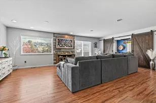 135 Candice Ct, Medford, OR 97504 - Photo 5