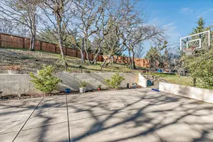 135 Candice Ct, Medford, OR 97504 - Photo 25