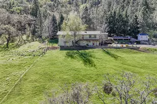 4131 W Griffin Creek Rd, Medford, OR 97501 - Photo 5