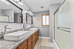 4131 W Griffin Creek Rd, Medford, OR 97501 - Photo 25