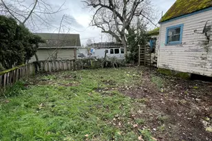 330 Grove St NE, Salem, OR 97301 - Photo 1