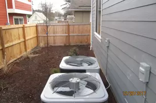 215 S C St, Phoenix, OR 97535 - Photo 23