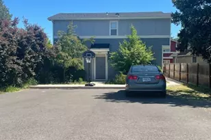 215 S C St, Phoenix, OR 97535 - Photo 1