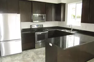 215 S C St, Phoenix, OR 97535 - Photo 3