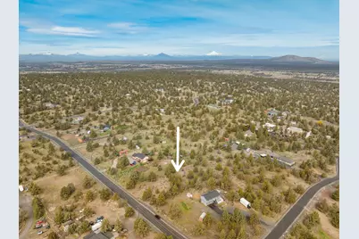 21224 Limestone Avenue, Bend, OR 97703 - Photo 9