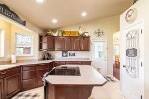 185 Starflower Way, Merlin, OR 97532 - Photo 9