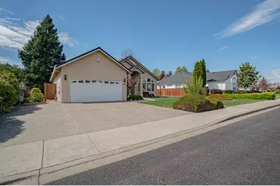 160 Keystone Way, Eagle Point, OR 97524 - Photo 3