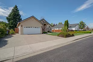 160 Keystone Way, Eagle Point, OR 97524 - Photo 3