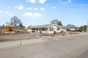 2987 Delta Waters Rd, Medford, OR 97504 - Photo 11