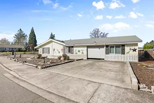 2987 Delta Waters Rd, Medford, OR 97504 - Photo 1