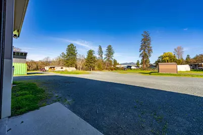 992 Ort Lane, Merlin, OR 97532 - Photo 35