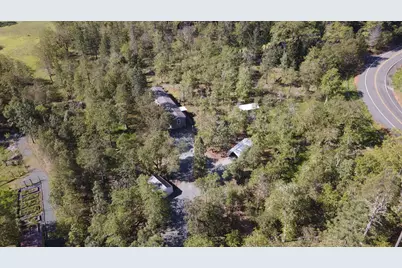 395 S Livingston Way, Grants Pass, OR 97526 - Photo 5