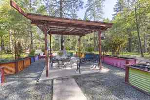 395 S Livingston Way, Grants Pass, OR 97526 - Photo 13