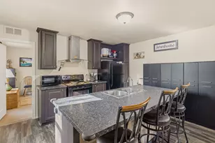395 S Livingston Way, Grants Pass, OR 97526 - Photo 3