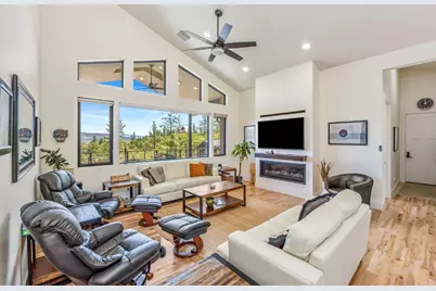 693 Ironwood Drive, Eagle Point, OR 97524 - Photo 9