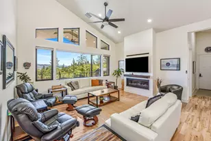 693 Ironwood Dr, Eagle Point, OR 97524 - Photo 9