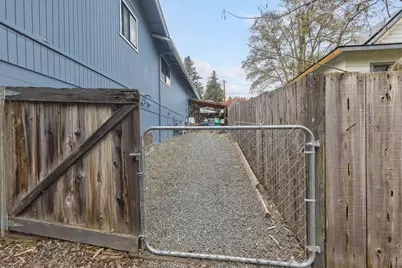 1335 NW Prospect Avenue, Grants Pass, OR 97526 - Photo 41