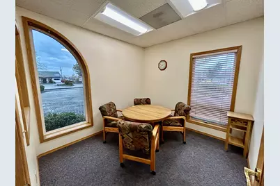 541 NE E Street, Grants Pass, OR 97526 - Photo 9