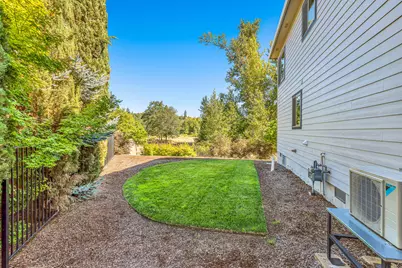 302 Penny Lane, Shady Cove, OR 97539 - Photo 3