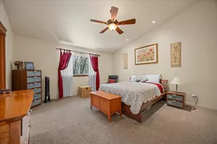 737 Pinecrest Dr, Grants Pass, OR 97527 - Photo 37