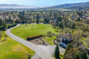 395 Autumn Ln, Jacksonville, OR 97530 - Photo 3