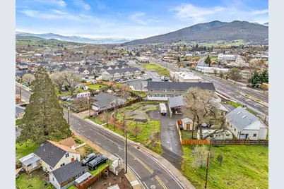 70 Suncrest Road, Talent, OR 97540 - Photo 7