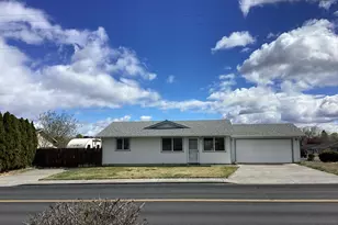 1762 SW 35th St, Redmond, OR 97756 - Photo 1