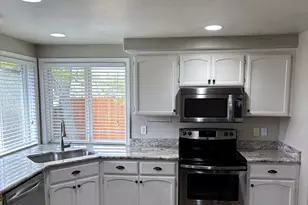 2307 Jeremy St, Central Point, OR 97502 - Photo 11