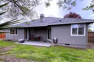 2307 Jeremy St, Central Point, OR 97502 - Photo 5