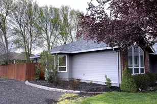 2307 Jeremy St, Central Point, OR 97502 - Photo 3