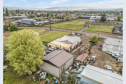 1250 W McAndrews Road, Medford, OR 97501 - Photo 27