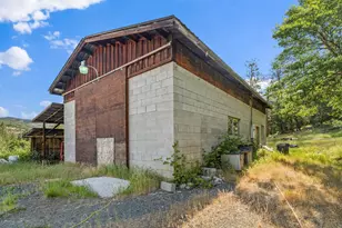 3715 Little Applegate Rd, Jacksonville, OR 97530 - Photo 33