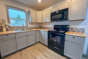 215 N Humbolt St, Canyon City, OR 97820 - Photo 9