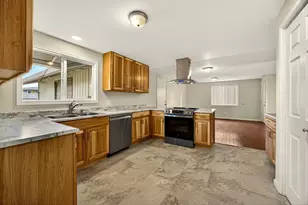 1680 Brookhurst St, Medford, OR 97504 - Photo 5