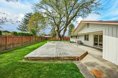 1680 Brookhurst Street, Medford, OR 97504 - Photo 25