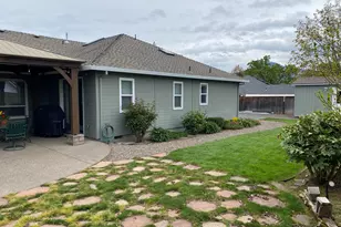 1562 Ridge Way, Medford, OR 97504 - Photo 5