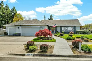 1562 Ridge Way, Medford, OR 97504 - Photo 3