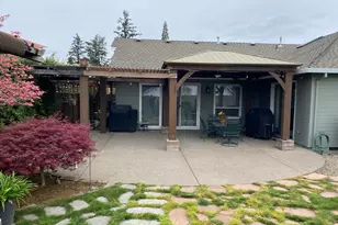 1562 Ridge Way, Medford, OR 97504 - Photo 3