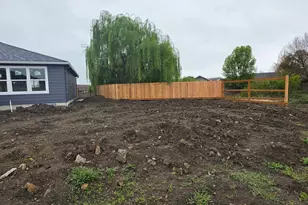 190 Barton Rd, Eagle Point, OR 97524 - Photo 5