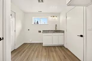 24 Dewey St, Ashland, OR 97520 - Photo 13