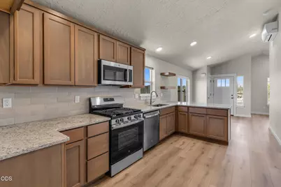 2842 NW Sterling Drive, Redmond, OR 97756 - Photo 7