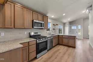 2842 NW Sterling Dr, Redmond, OR 97756 - Photo 7