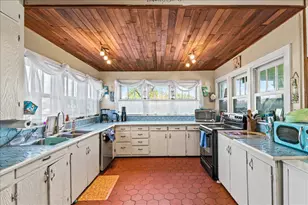 1984 Brookhurst St, Medford, OR 97504 - Photo 5