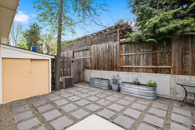 467 Tulipan Way, Talent, OR 97540 - Photo 23