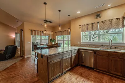 217 White Oak Way, Shady Cove, OR 97539 - Photo 11