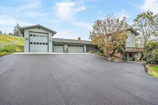 2455 David Ln, Medford, OR 97504 - Photo 3