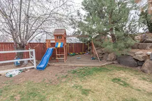 2202 NW Cedar Ave, Redmond, OR 97756 - Photo 33